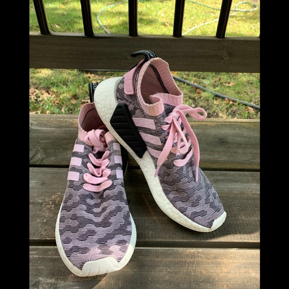 nmd r2 wonder pink